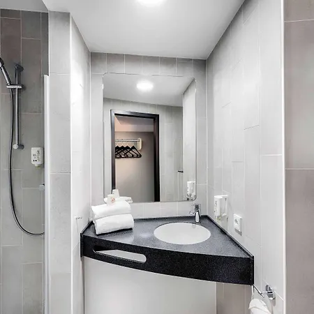 Hotel Frankfurt Niederrad 3*